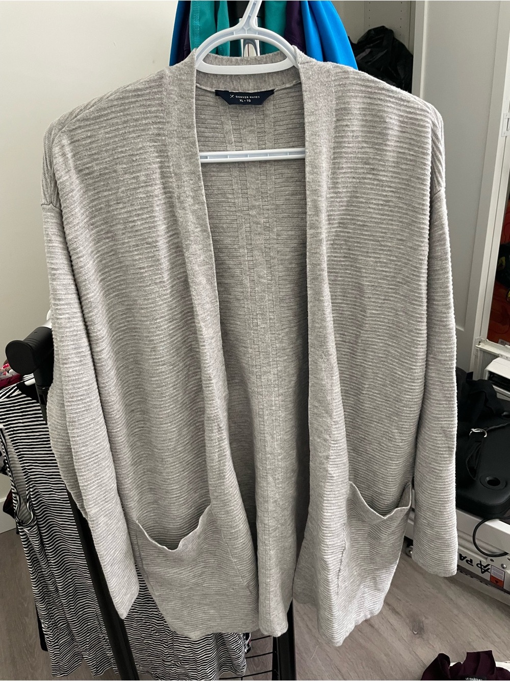 Denver Hayes Light Gray Open-Front Ribbed Cardigan with Pockets